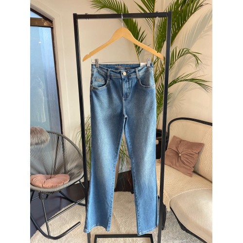 Calça Boot Cut Cintura Alta Modela Barriga